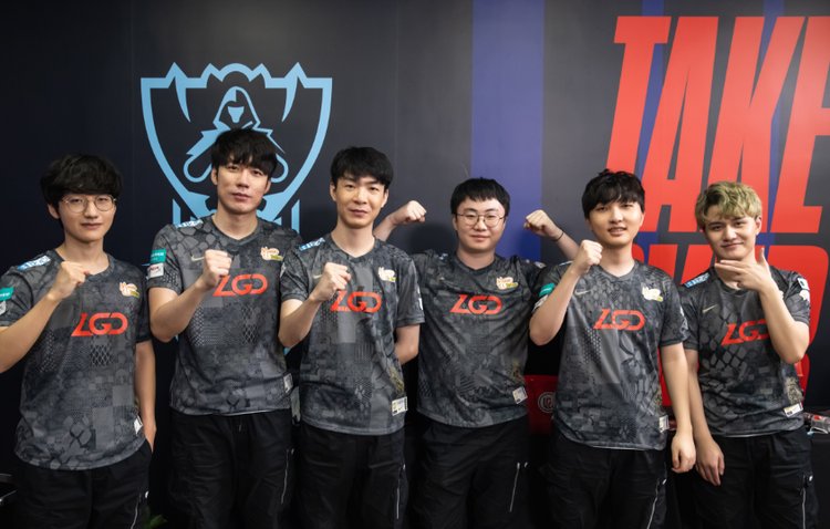 他曾效力于 他曾效力于