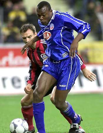 容令人惊讶 容令人惊讶